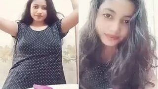 Viral MMS XXX of Indian Desi Girl Shows Pussy in video 