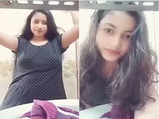 Viral MMS XXX of Indian Desi Girl Shows Pussy in video 