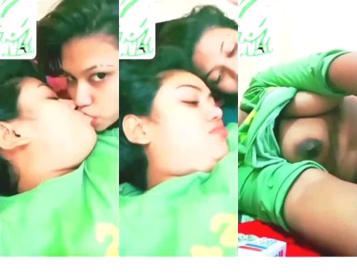 Desi Lesbo Girl Romance and Shows Nude Body viral sex mms